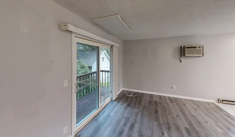 1302 W Huron St — Photo 5