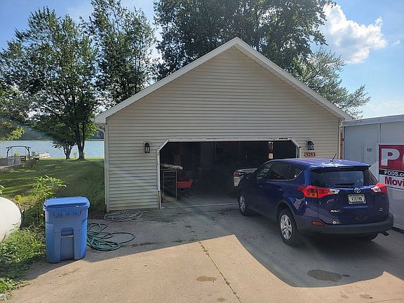 2nd image of 3283 W Shoreline Dr