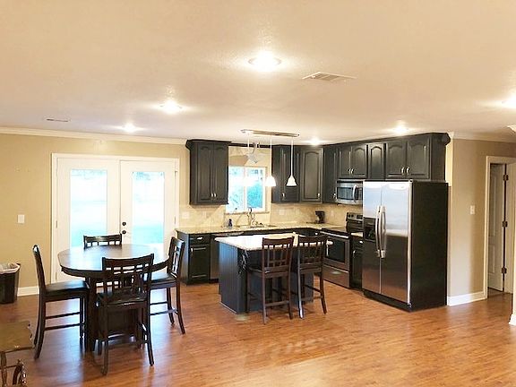 3rd image of 408 Kirkwood Dr