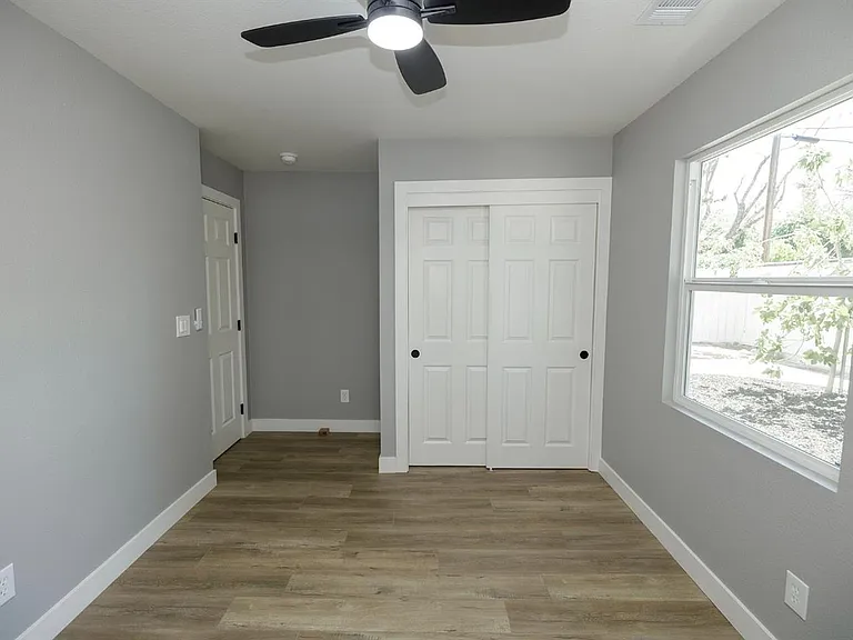 2423 Miller Ave — Photo 19