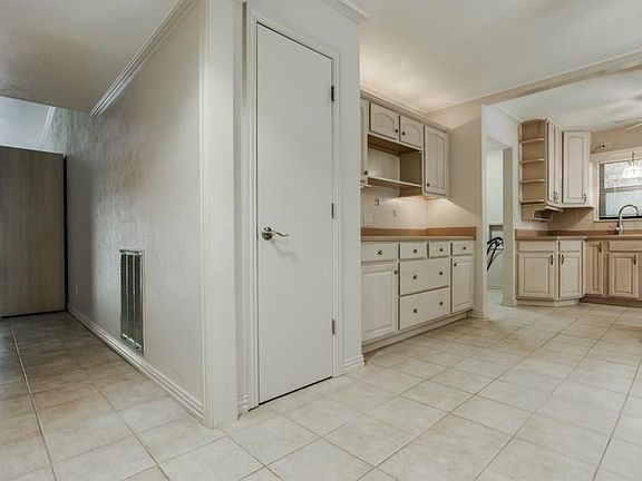 4th image of 1216 Villa Downs Dr