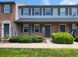 526 E Main St, New Holland, PA 17557