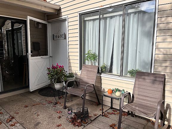 2nd image of 194 Colony Cir