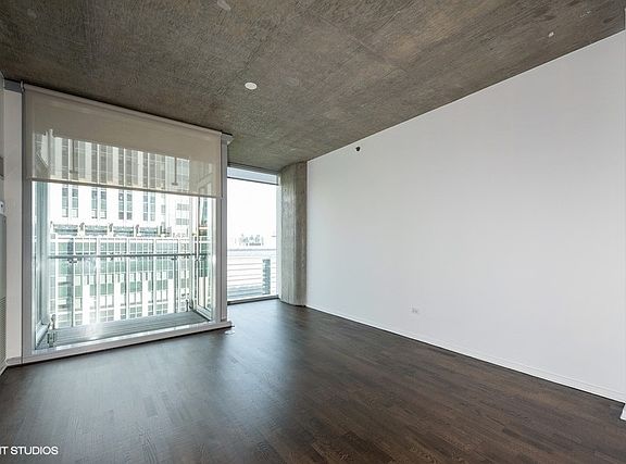 4th image of 600 N Fairbanks Ct Unit 2404