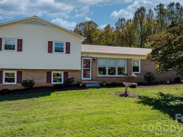 2889 Sides Dr, Connelly Springs, NC 28612