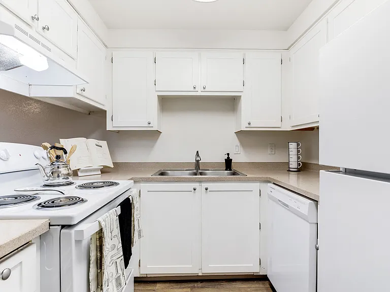 East Park Place Apartments — Photo 7