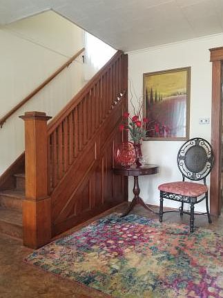 5th image of 330 Squires Ave