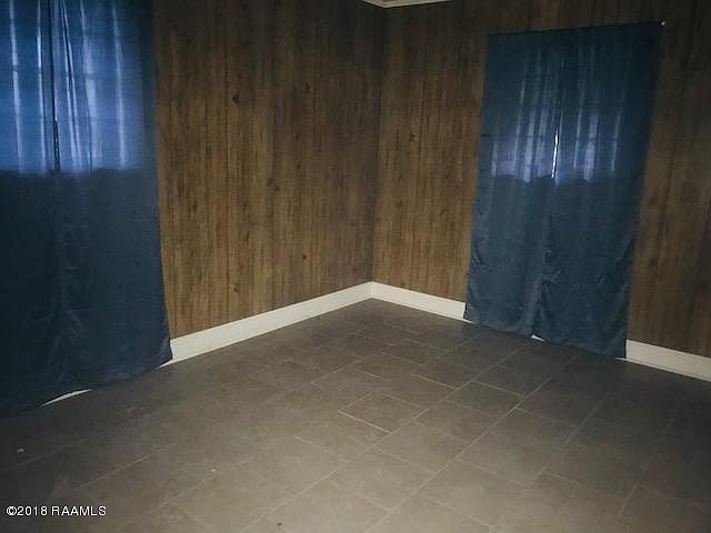 2nd image of 1606 W Hutchinson Ave