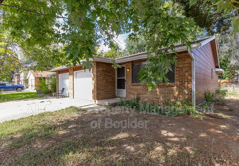 214 E Saint Clair Ave — Photo 2
