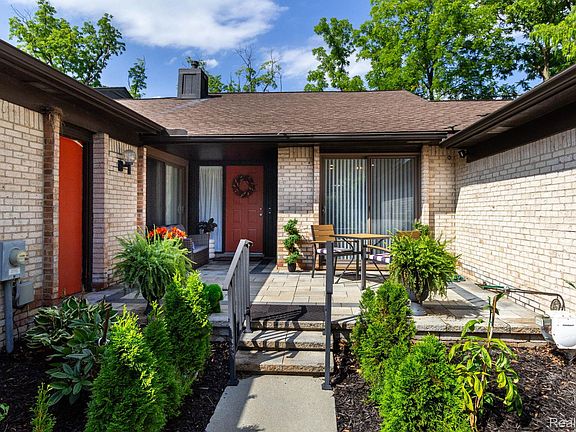 5th image of 4122 Wabeek Lake Dr S