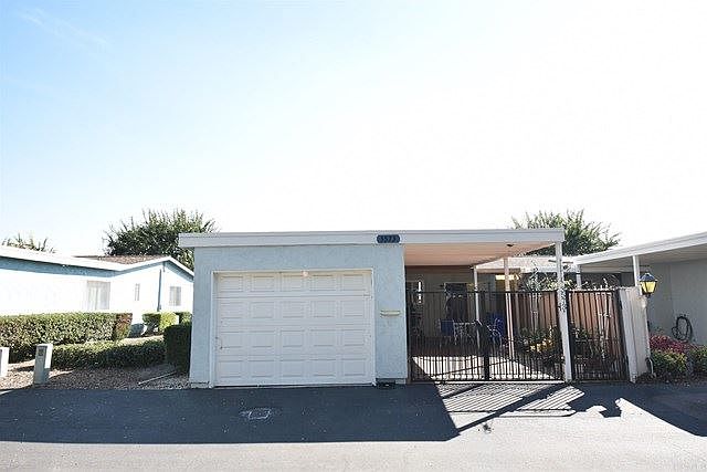 1st image of 3573 Pear Blossom Ave