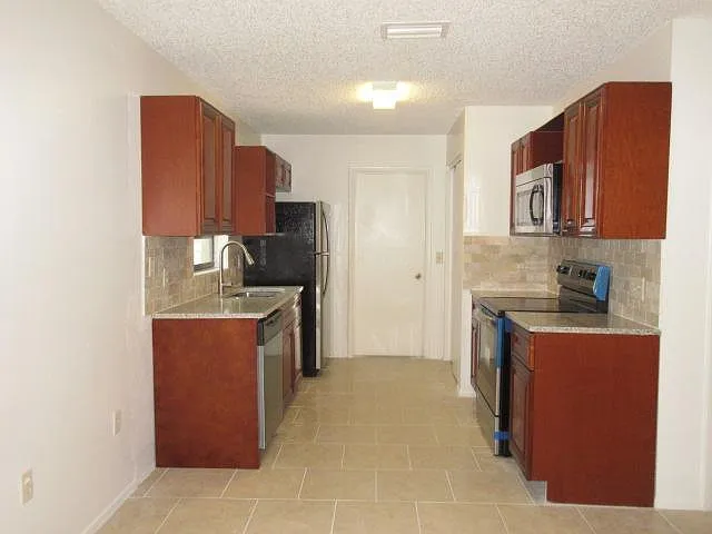 11348 Linden Dr — Photo 5