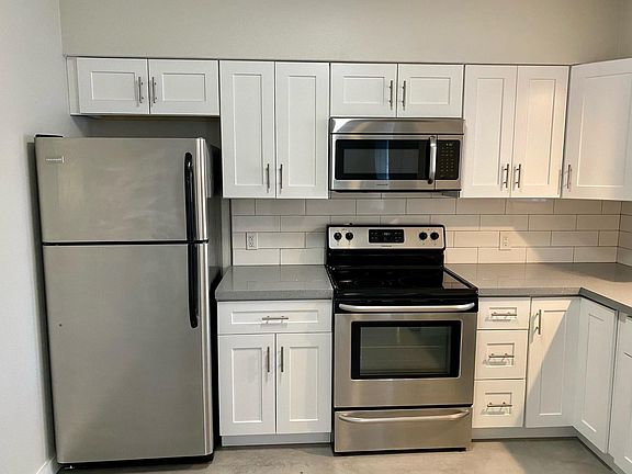5th image of 4232 N 32nd Ave #8