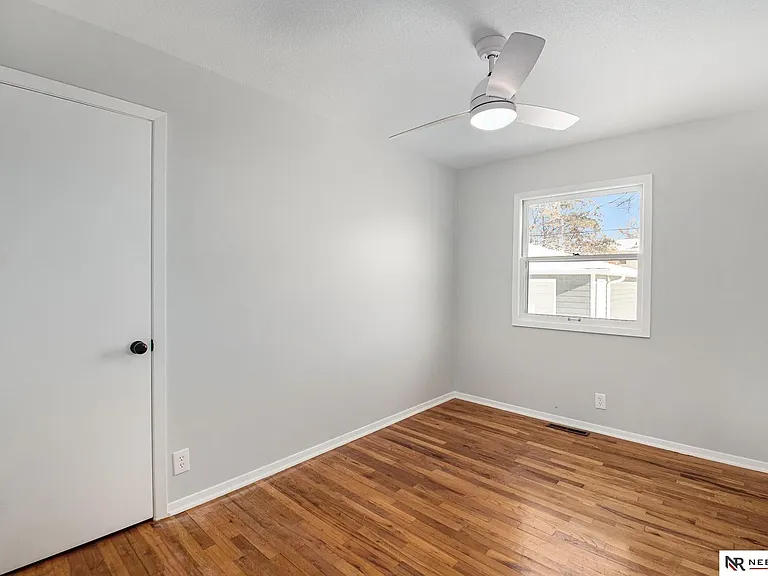 3211 S 121st St — Photo 7