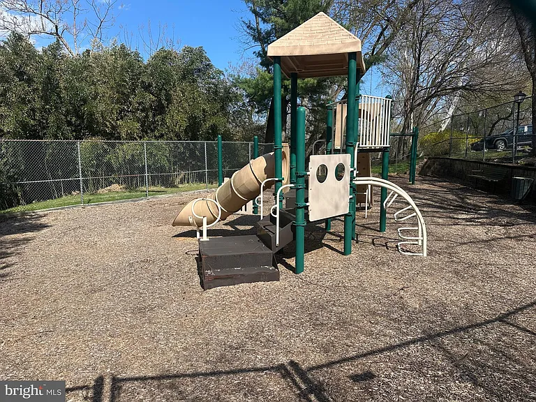 1637 Oakwood Dr #S-105 — Photo 21