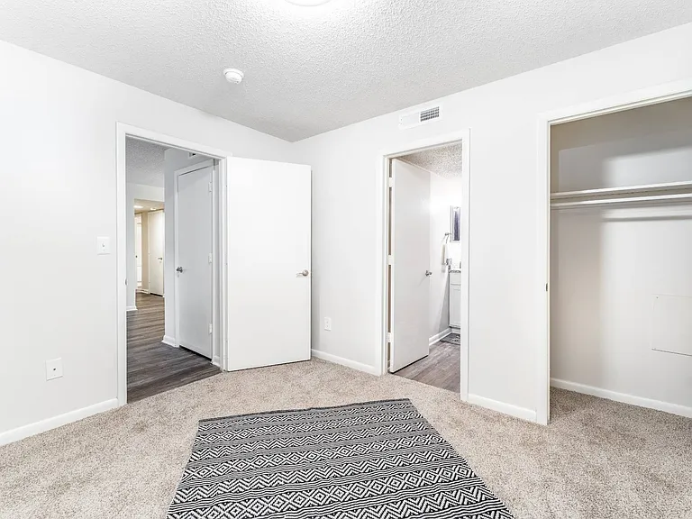 Sugar Creek Apartments — Photo 11