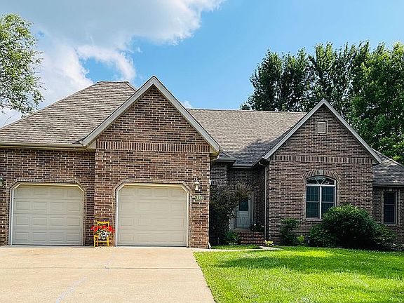 2nd image of 334 Coachlight Dr