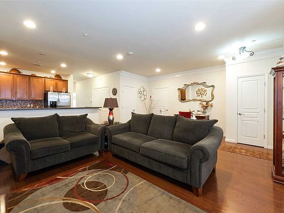 5th image of 39 Wexford Ln