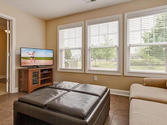 4th image of 5583 Tumbling Creek Dr