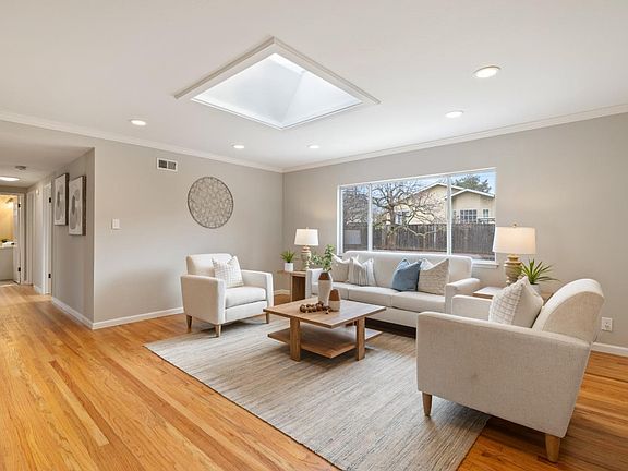 4th image of 10299 Colby Ave