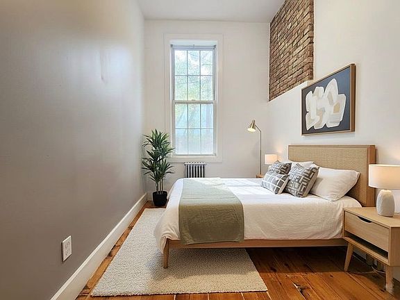 5th image of 846 Hart St #1N