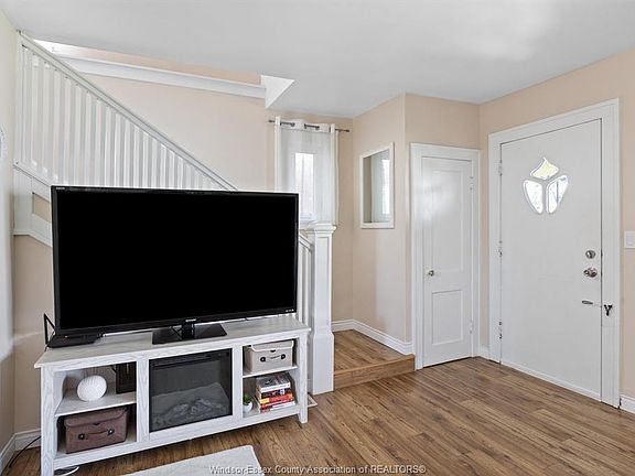 4th image of 1118 Louis Ave