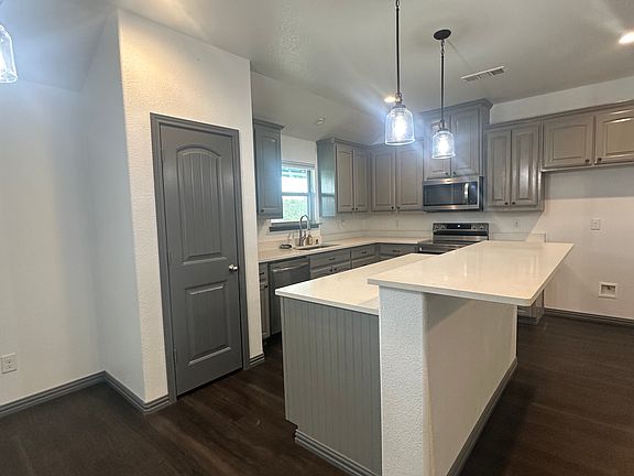 3rd image of 517 Brazos Hills Dr