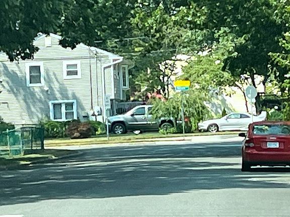 4th image of 170 Sammis Ave