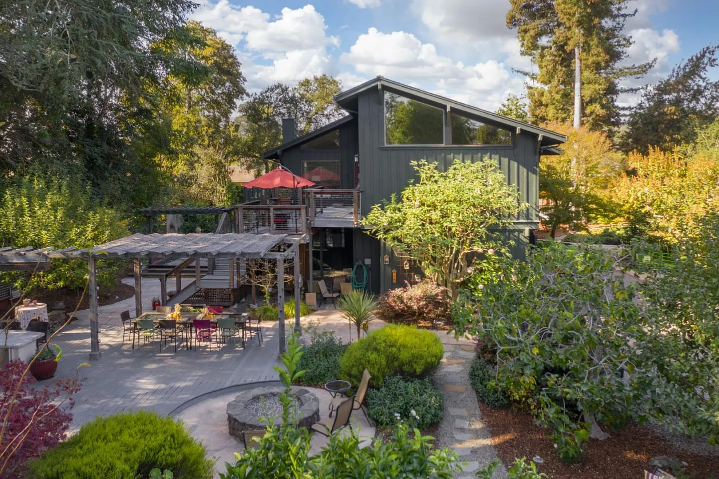 541 Highland Ave photo 1