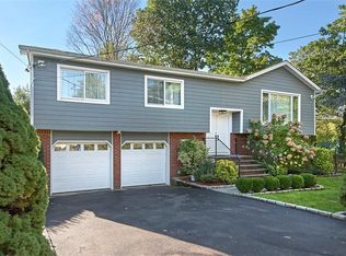 11 Amanda Ln, New Rochelle, NY 10804