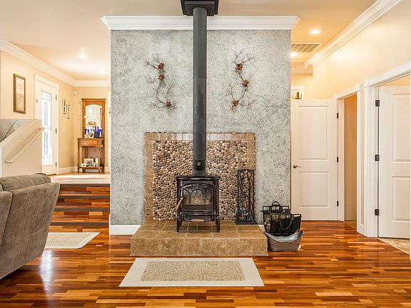 4th image of 3500 Suncrest Dr