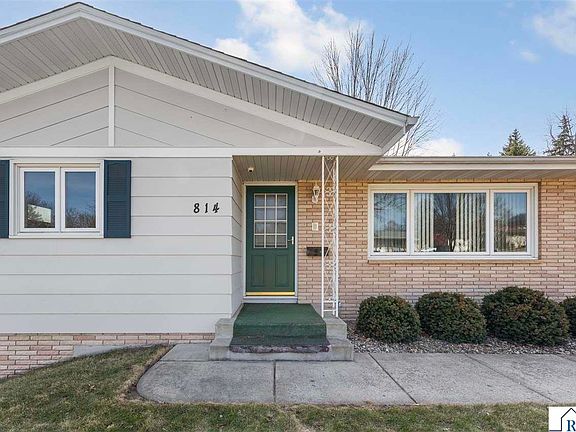 2nd image of 814 W Skaro Ave