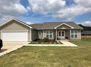 45 Sunset Dr, Muscle Shoals, AL 35661