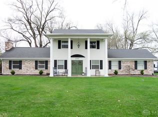 6900 Curtwood Dr, Tipp City, OH 45371
