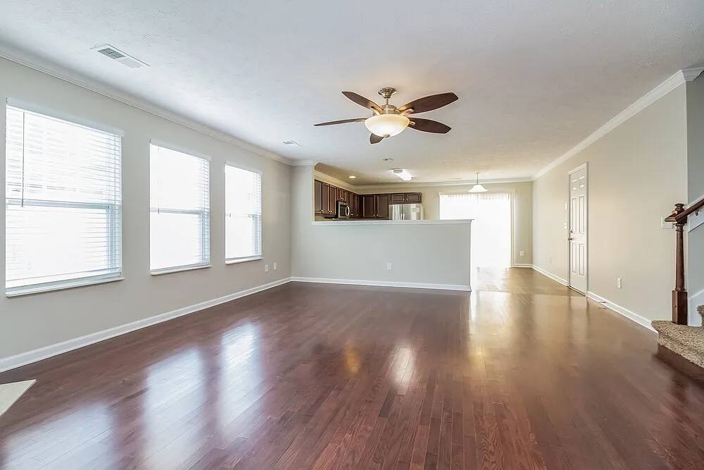 3 bed, 2.0 bath, 1807 sqft, $2,105 — Photo 4