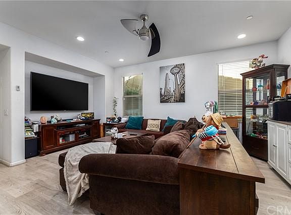4th image of 3205 E Lavender Dr