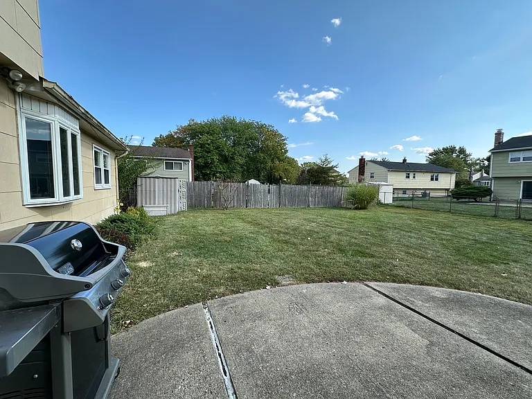 14 Peter Ave — Photo 15