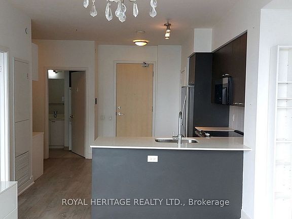 5th image of 30 Roehampton Ave #1106