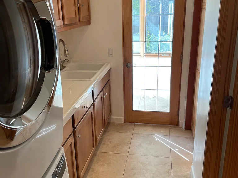 1646 Maple Ave — Photo 14