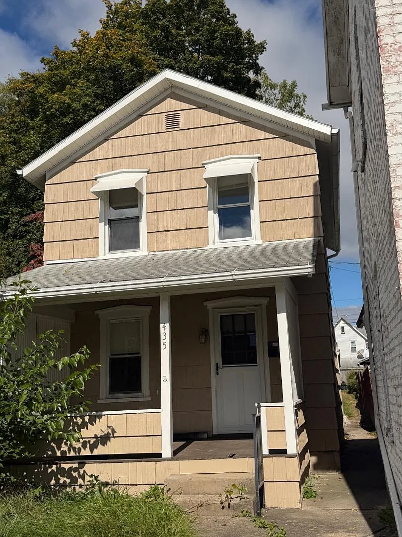 435 Wilson St — Photo 1