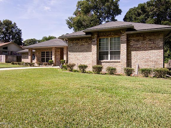 3rd image of 3718 Fallon Oaks Dr