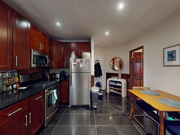 3rd image of 171 E 74th St APT 3C