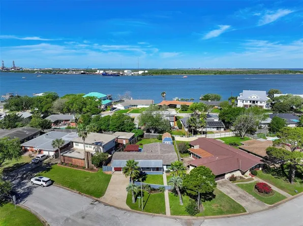 1301 Marine Drive, Galveston, TX 77550