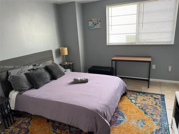 865 Collins Ave APT 305, Miami Beach, FL 33139