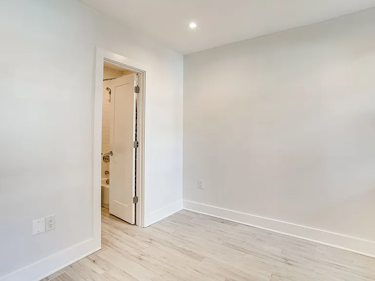 727 Quebec Pl NW — Photo 9