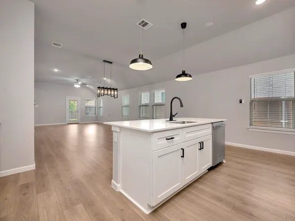 12332 Iveson Dr, Haslet, TX 76052
