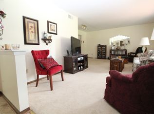 3965 S Adell Ave, New Berlin, WI 53151