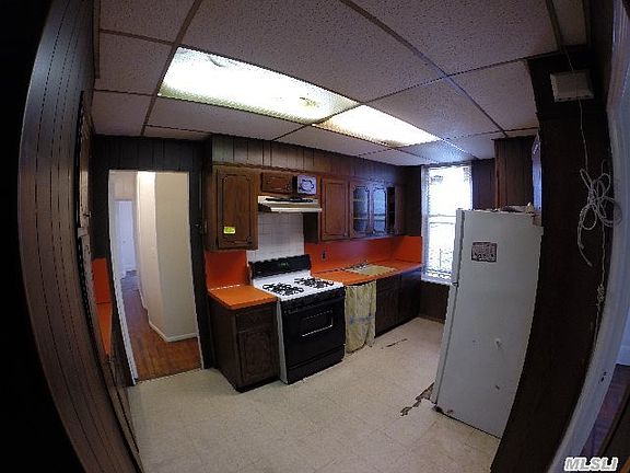 4th image of 3150 98th St