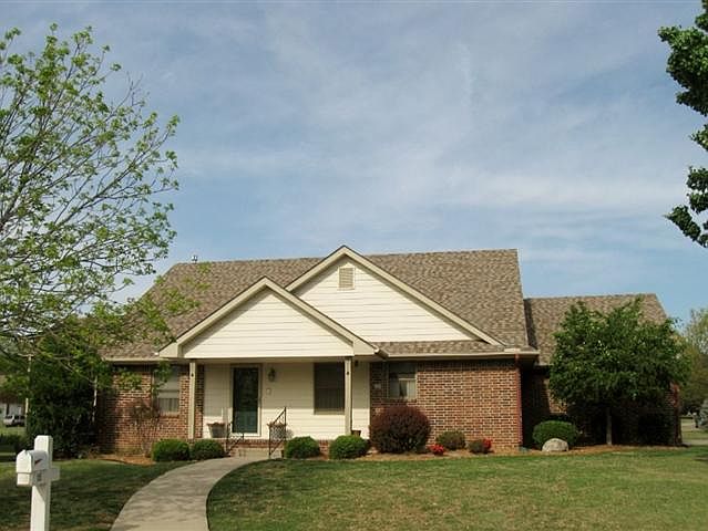 1st image of 15 W Shadybrook Dr