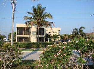 302 Lake Shore Dr APT 4, Lake Park, FL 33403